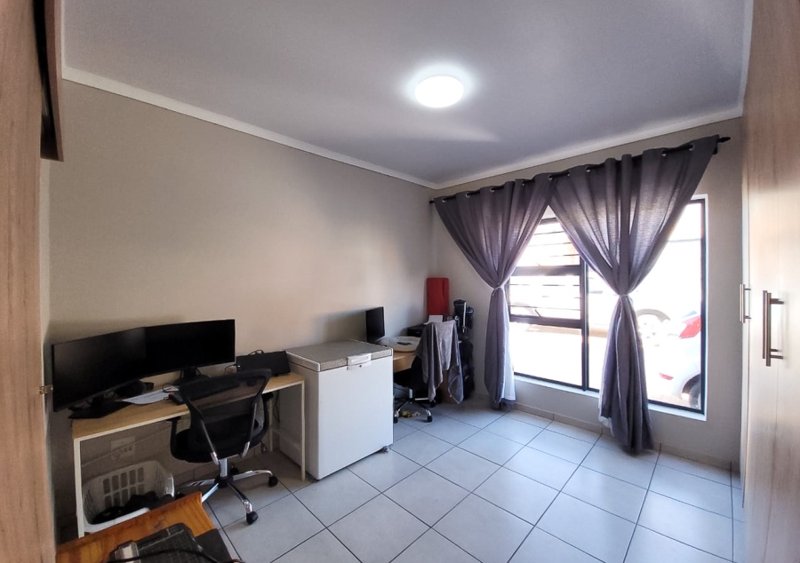 2 Bedroom Property for Sale in Van Der Hoff Park North West